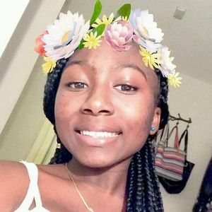 Meet your Posher, Yanira